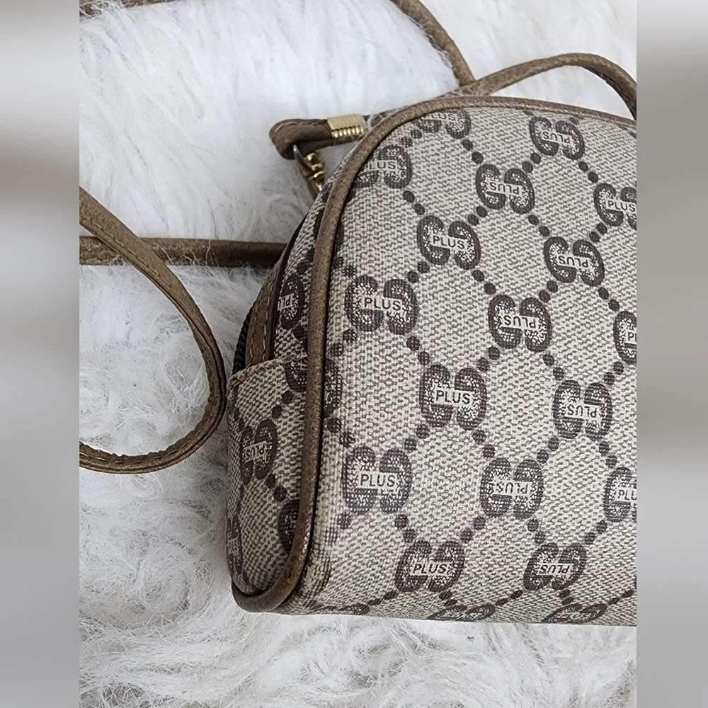 Vintage Gucci GG Plus Crossbody Bag – Rare Collector’s Piece - Picture 6 of 12